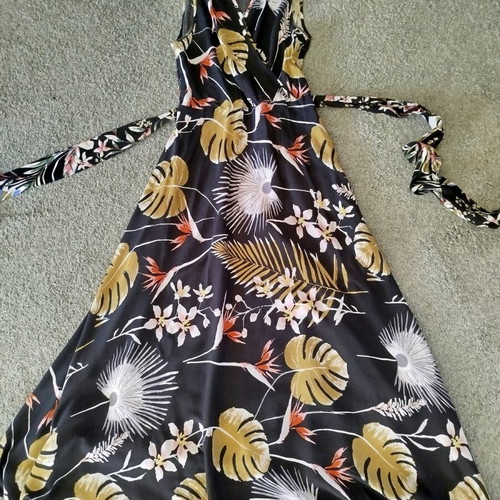 Viscose dress like new, small/medium, black with belt and zipper