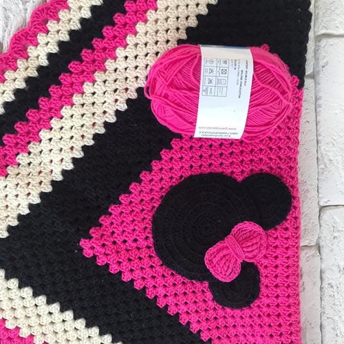 Children's blanket with Minnie design handmade, new, cotton yarn