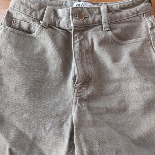 Zara mom fit jeans size 34 like new, khaki color