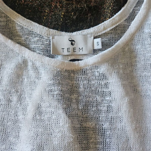 Women's blouse like new, small, with back opening