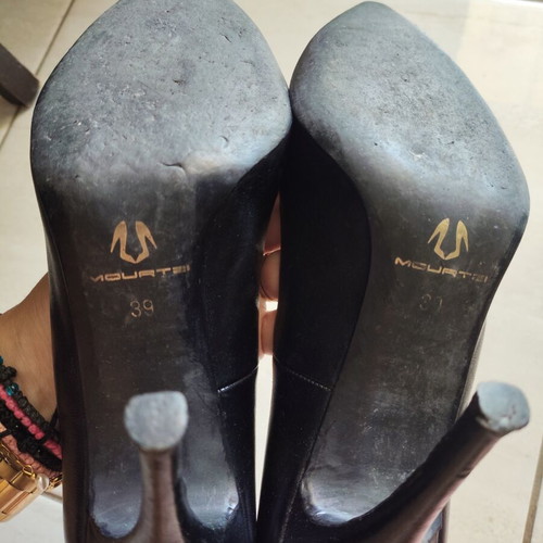 Mourtzi black pumps size 39 like new