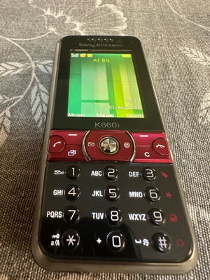 Sony Ericsson k660i μεταχειρισμένο με μπαταρία και φορτιστή