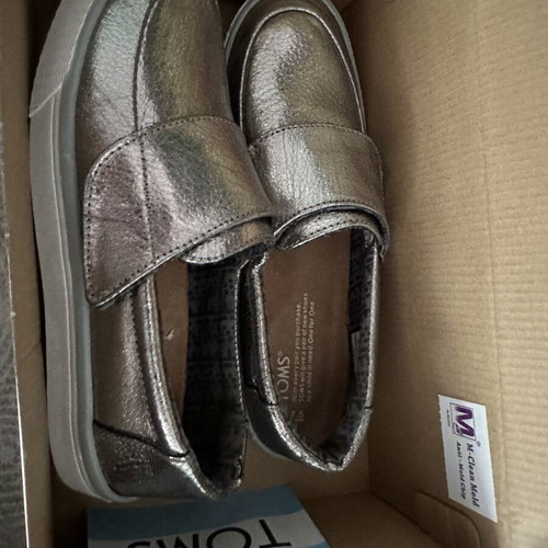 TOMS Metallic Leather Slip-On Sneakers like new, size 38, silver