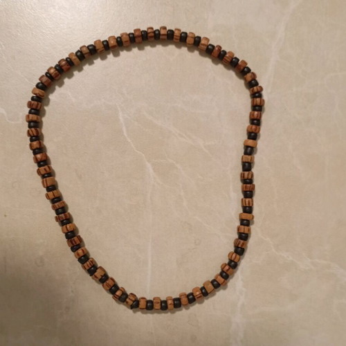 Necklace with elastic like new, beige and brown