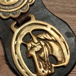 Συλλεκτικό βικτωριανό Horse Brasses σε δερμάτινο Martingale σαν καινούργιο