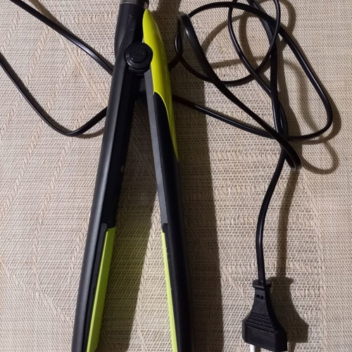 APP HOME hair straightener used, green color