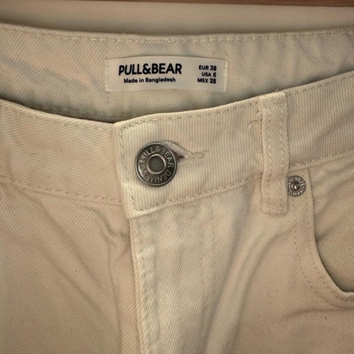White crop jeans Pull & Bear like new with frayed hems
