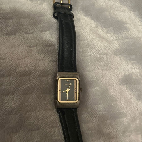 Vintage Seiko women's watch used, needs battery, small scratch