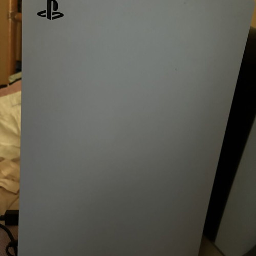 PlayStation 5 like new, 500GB storage