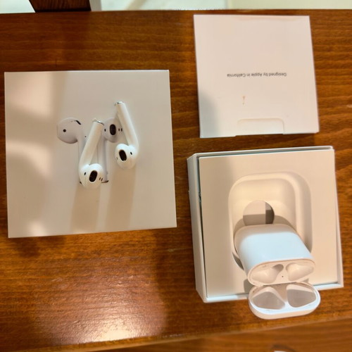 AirPods 2generetion case with charging cable and box like new