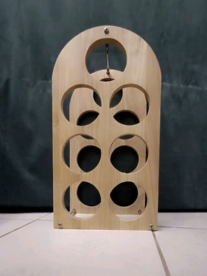Wooden wine rack with metal handle for 7 bottles in excellent condition