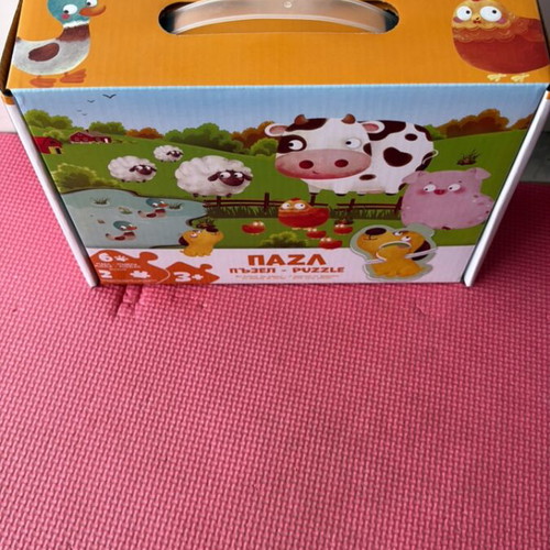 Kids puzzle with farm animals