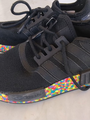 Adidas NMD_R1 Mosaic μαύρα αθλητικά παπούτσια με πολύχρωμη σόλα, μέγεθος 36 2/3