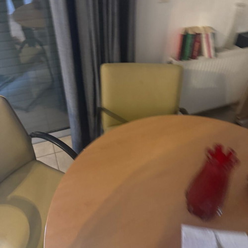 Τραπεζαρία ροτόντα με 4 καρέκλες Sato - meeting σαν καινούργιο