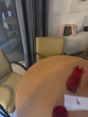Τραπεζαρία ροτόντα με 4 καρέκλες Sato - meeting σαν καινούργιο