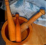  Μασίφ ξύλινο γουδί- με 3 γουδοχέρια