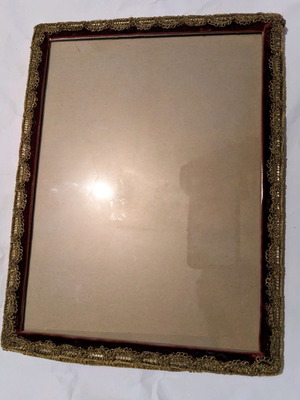 Photo frame with burgundy velvet and braided gold thread like new