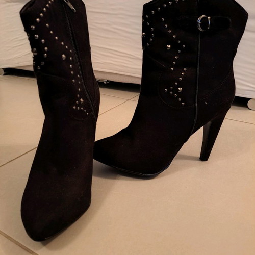 Italian ankle boots used, castor fabric with studs, size 39, black