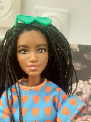 Barbie afro doll used, very beautiful, flawless