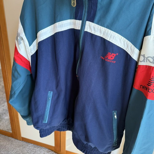 New Balance vintage style woman set with embroidered logo, like new