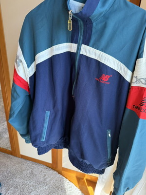 New Balance vintage style woman set with embroidered logo, like new
