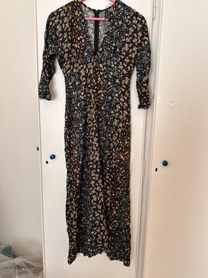 Stradivarius floral maxi dress like new with slit, multicolor