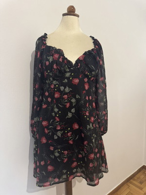 Missguided dress with beautiful neckline and shoulders, new