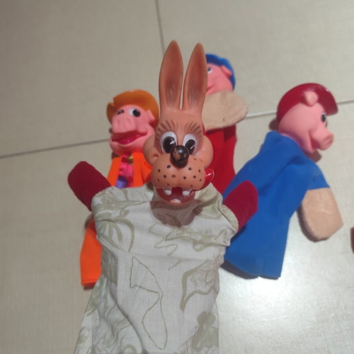 Puppet dolls used, The Wolf and the Three Little Pigs