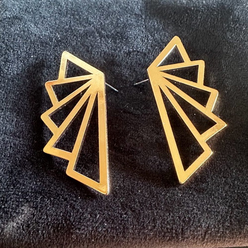 Modern earrings with irregular shape new