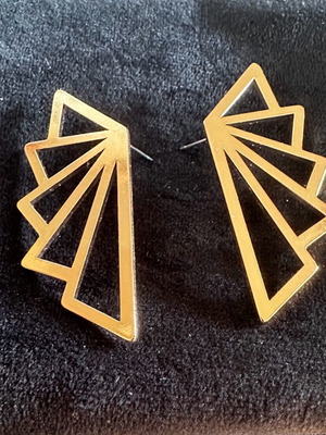 Modern earrings with irregular shape new