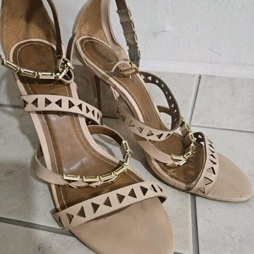 Carrano beige sandals used, size 39, unique design