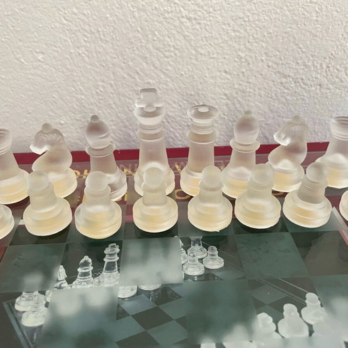 Johnnie Walker Vintage Chess Set 2002 like new
