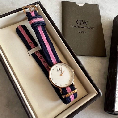 Daniel Wellington Classy Winchester women's watch like new, blue and pink