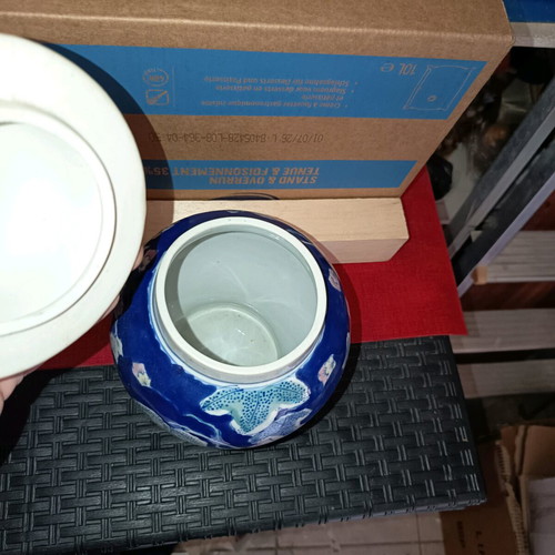 Chinese vase with lid new, dark blue porcelain