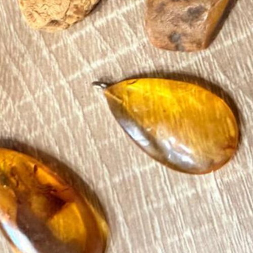 Amber lot used, pendants, raw pieces and necklace with pendant