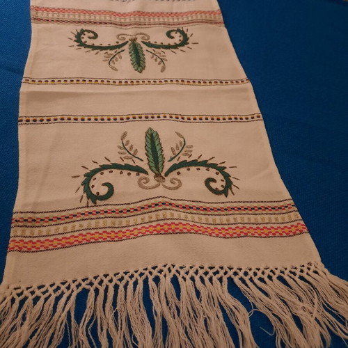 Handmade table runner set with gold thread embroidery