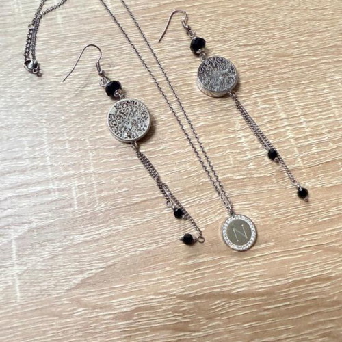 Jewelry set with pendant Z like new, silver