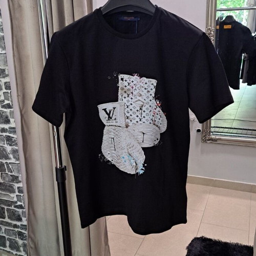 Louis Vuitton T-shirt new, 100% heavy cotton