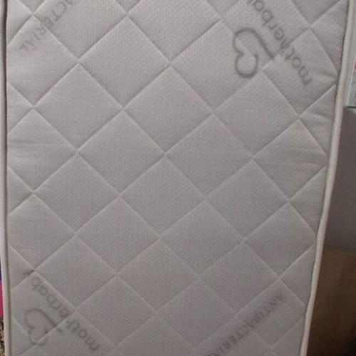 Baby cot mattress like new, antibacterial