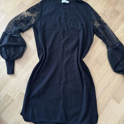 Molly Bracken black dress size L like new with lace balloon sleeves