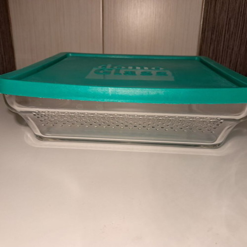 Heat-Resistant Glass Tupperware 1.5L with Plastic Lid like new