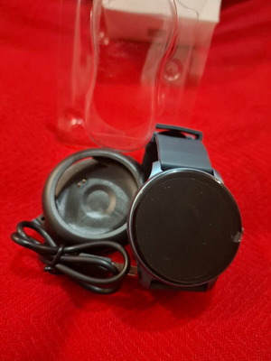 Electronic watch with multiple functions new