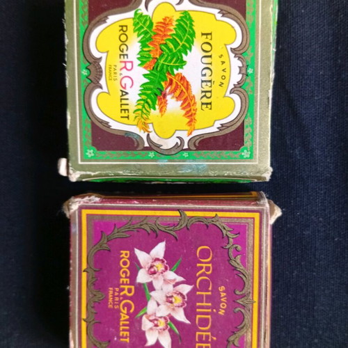 Mini perfume like new with two small soaps lot