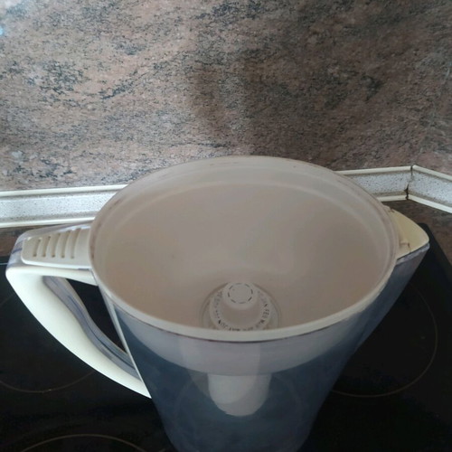 Water filter pitcher used with date system on lid