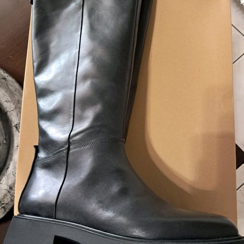 Vagabond black boots size 37, new, 100% leather with square toe