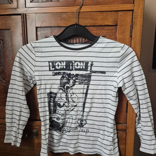 Girls' blouse used, size 6-7, white and black