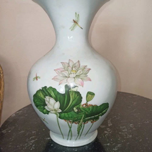 Porcelain vase from Italy vintage like new, hand-painted