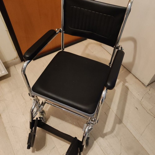 Wheelchair with commode new