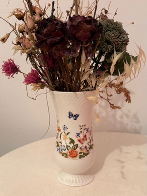 Aynsley Cottage Garden Fine Bone China Vase used, 20cm height