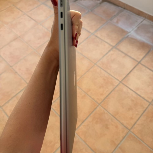 MacBook Air 13.6 M2 8C GPU 8GB 256GB like new